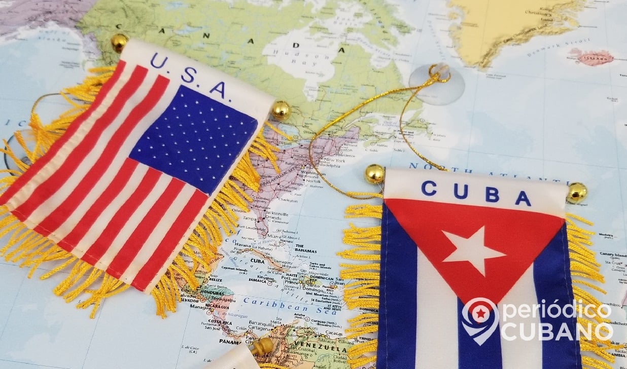 Banderas de Cuba y los Estados Unidos.