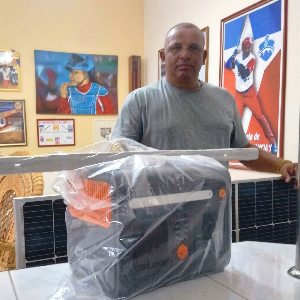 El pelotero cubano Eriel Sánchez premiado por su destacada trayectoria deportiva