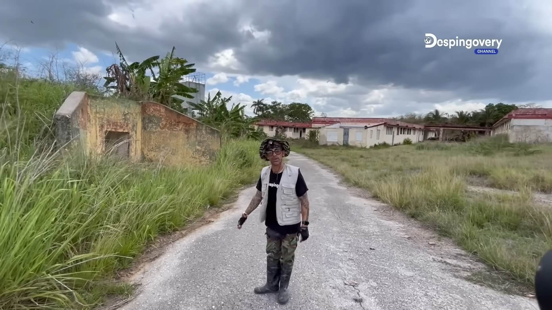 El youtuber Eddy Ceballos en una base militar abandonada de Cuba 