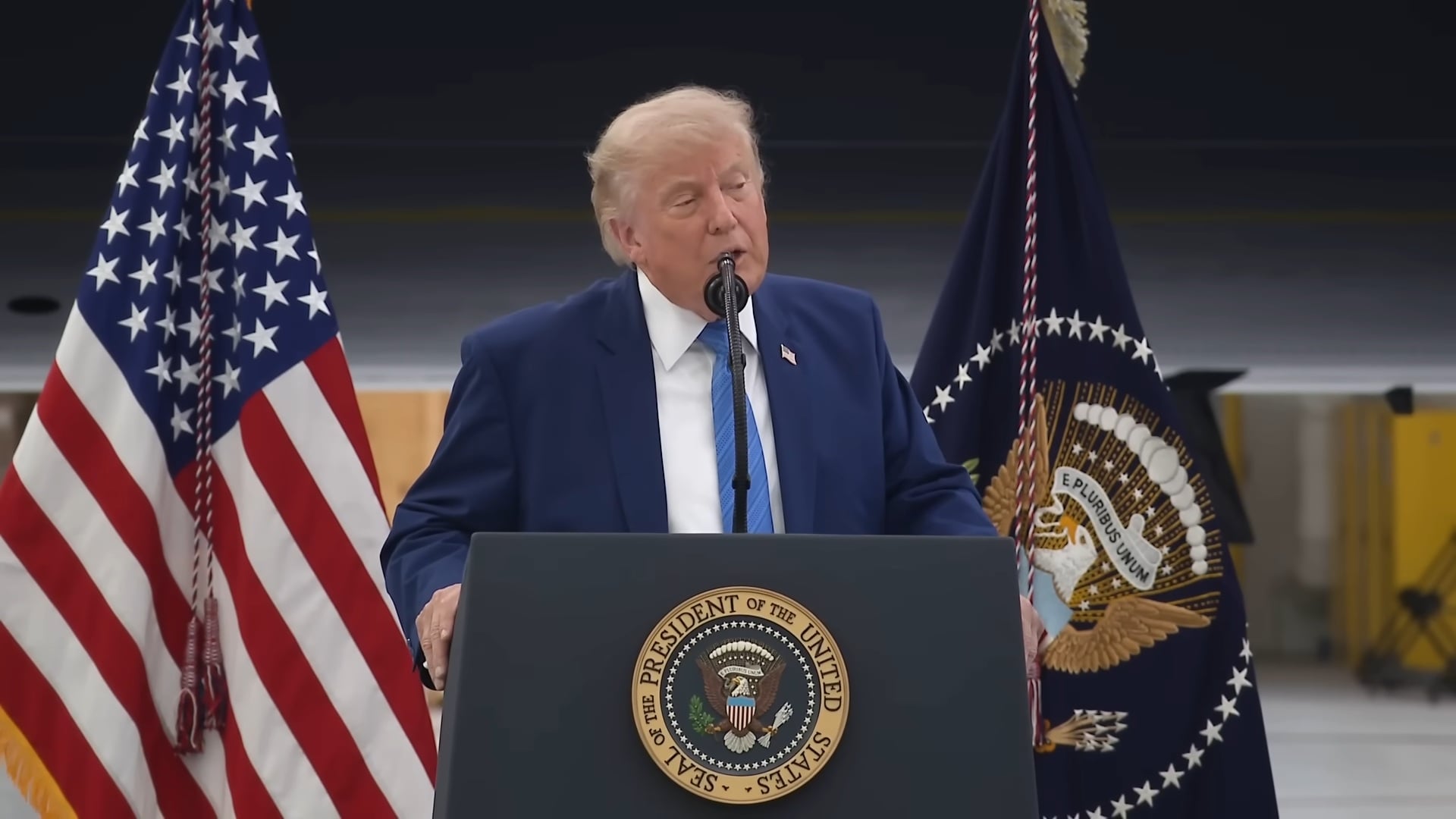 El presidente Donald Trump plantea cambiar el nombre del ICE