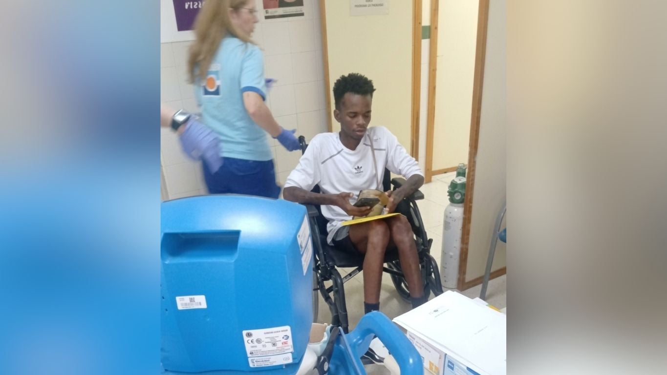 El cantante cubano Yamir Robinson Puente en el Hospital Infanta Margaríta de Cabra antes de fallecer