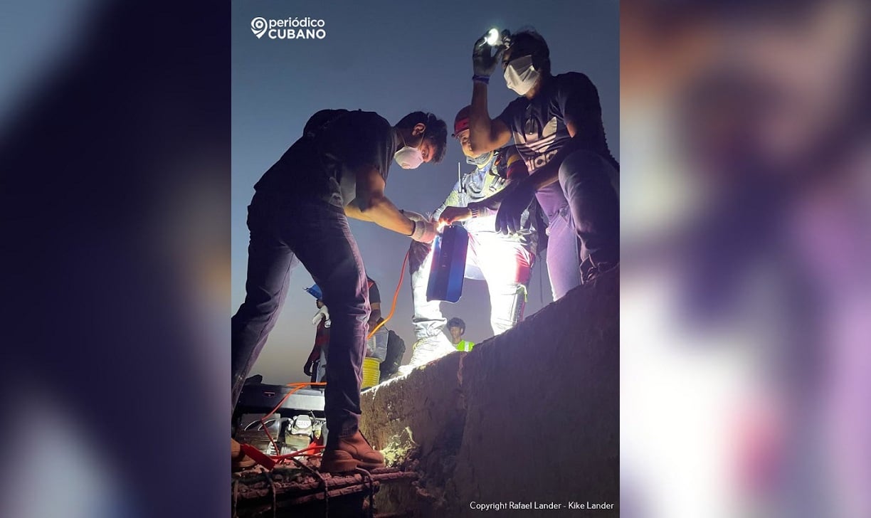 Labores de búsqueda tras los sismos.
