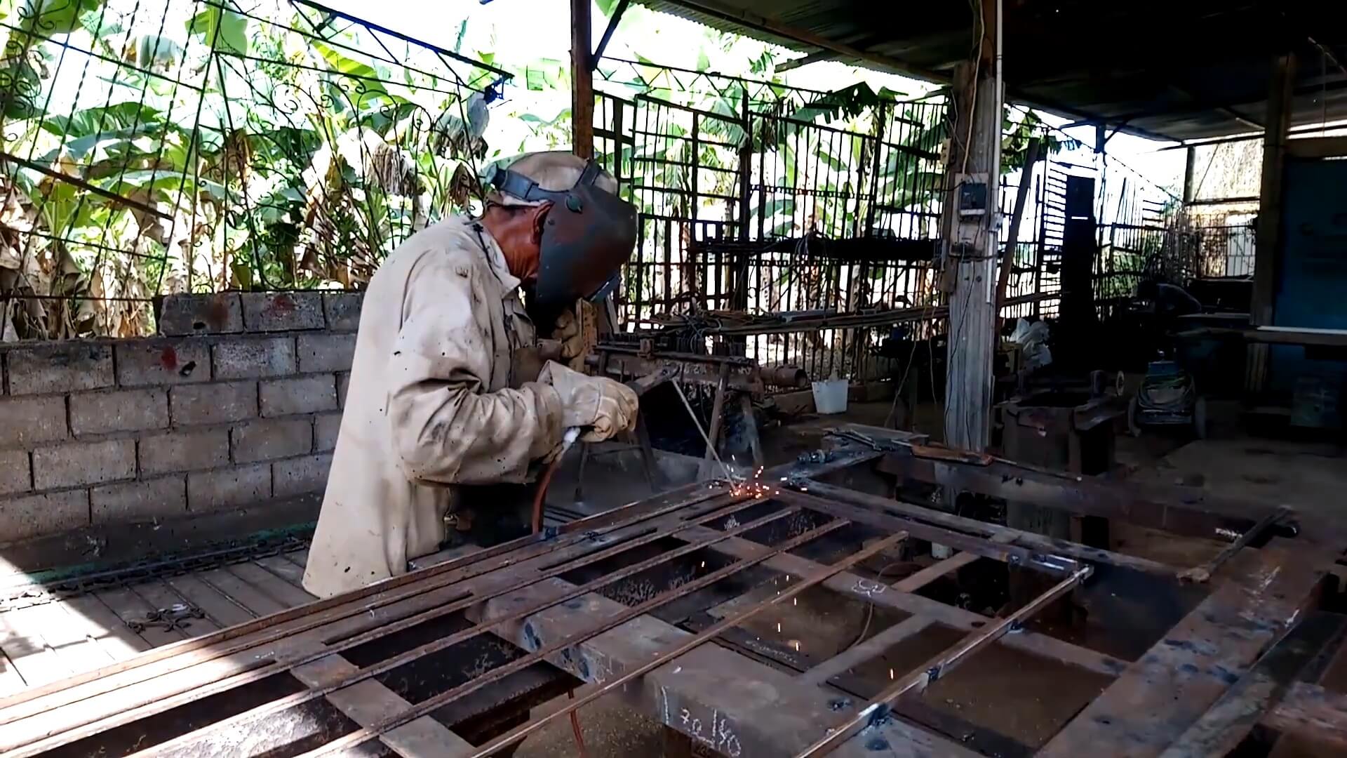 Por años, las Mipymes experimentaron limitaciones extremas por parte del Estado. (Captura de pantalla © Radio Grito de Baire-YouTube)