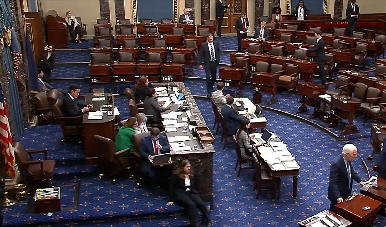 El senado de los Estados Unidos durante la votación. (Captura de pantalla © PBS NewsHour-YouTube)