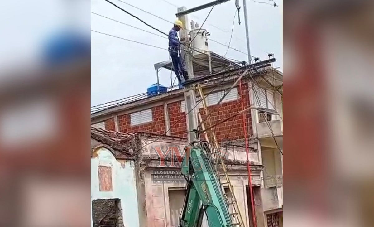 Los vecinos señalan que los trabajadores se llevan los transformadores con la excusa de repararlos, pero que no los han retornado. (Foto © Yosmany Mayeta Labrada-Facebook)