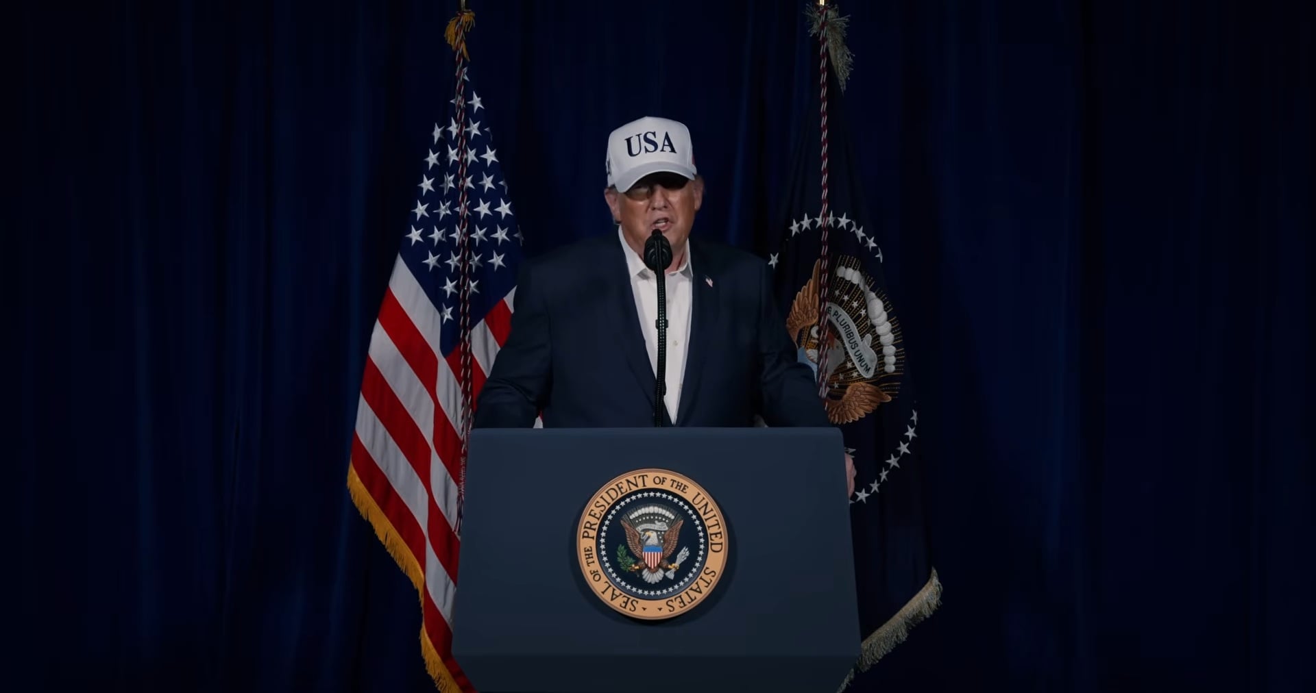 El presidente de EEUU, Donald Trump, ofreciendo un mensaje desde la Casa Blanca