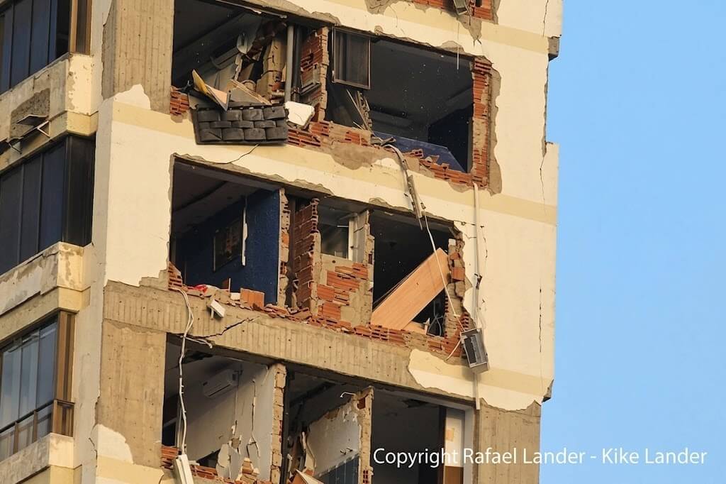 Un edificio en ruinas tras el terremoto del 24 de junio en Venezuela.
