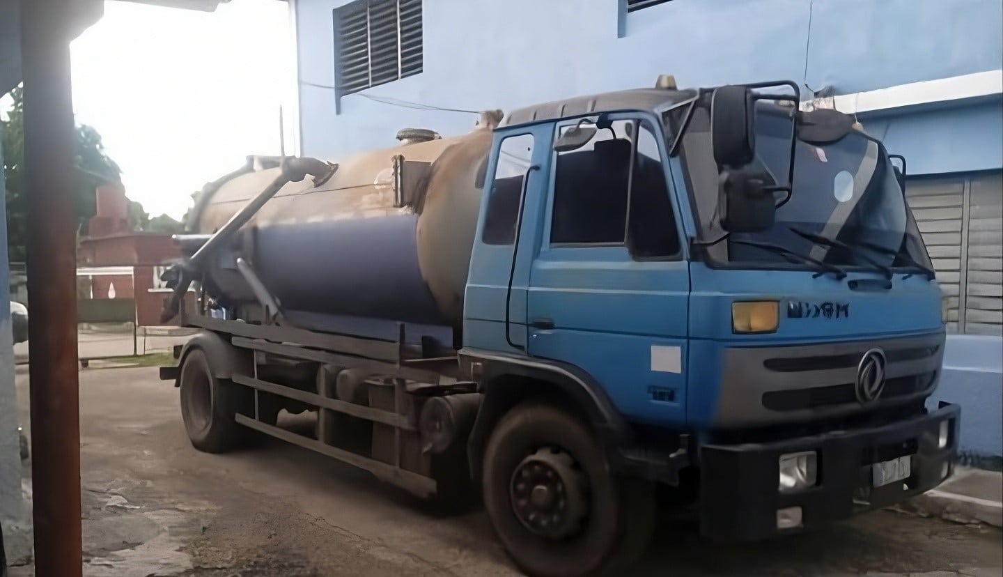 Camión de fosas es utilizado para robar más de sei
