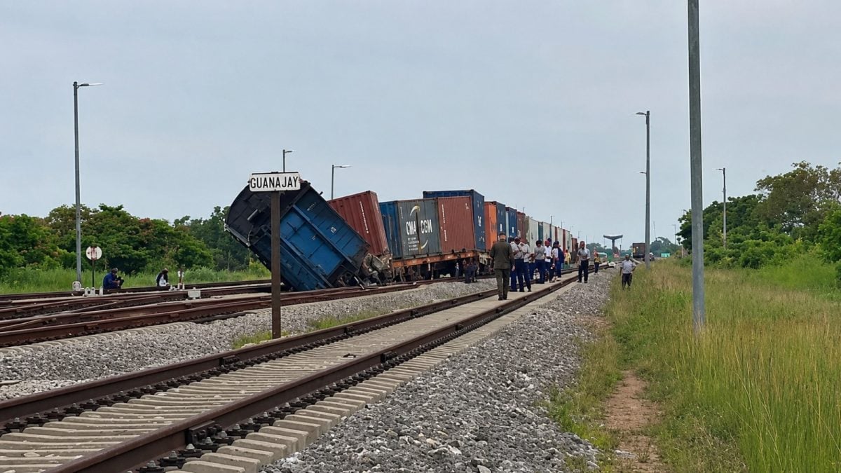 Descarrila tren de carga en Artemisa y evalúan daños en la vía férrea