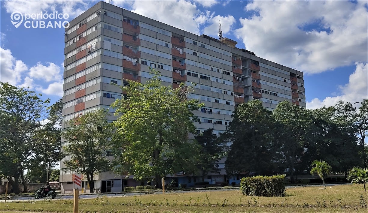 El pago se utilizará para mantener los edificios multifamiliares en Cuba. (Foto © Periódico Cubano)