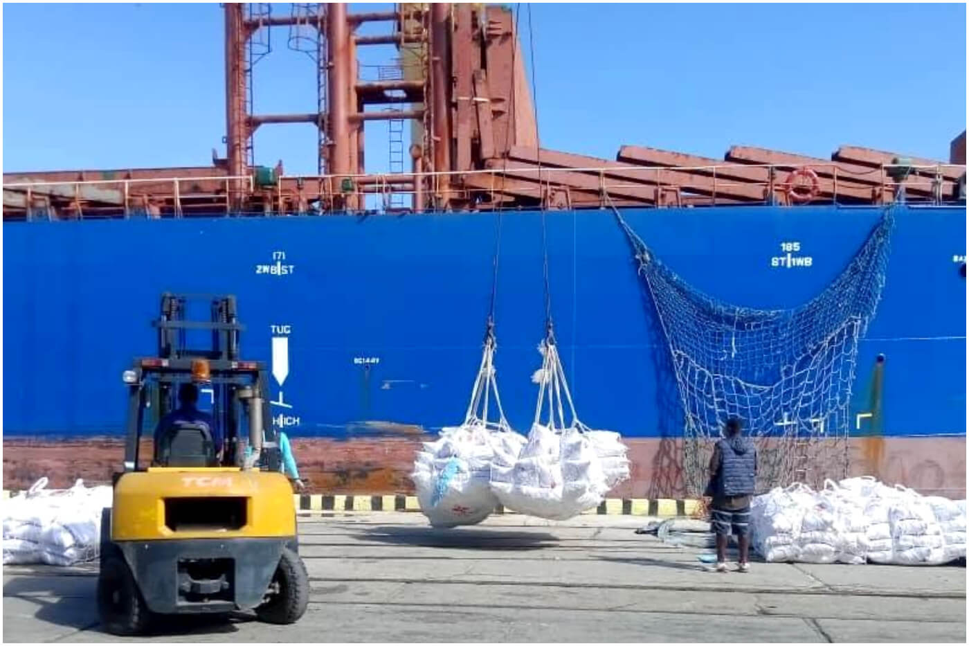 Barco chino cargado de arroz.