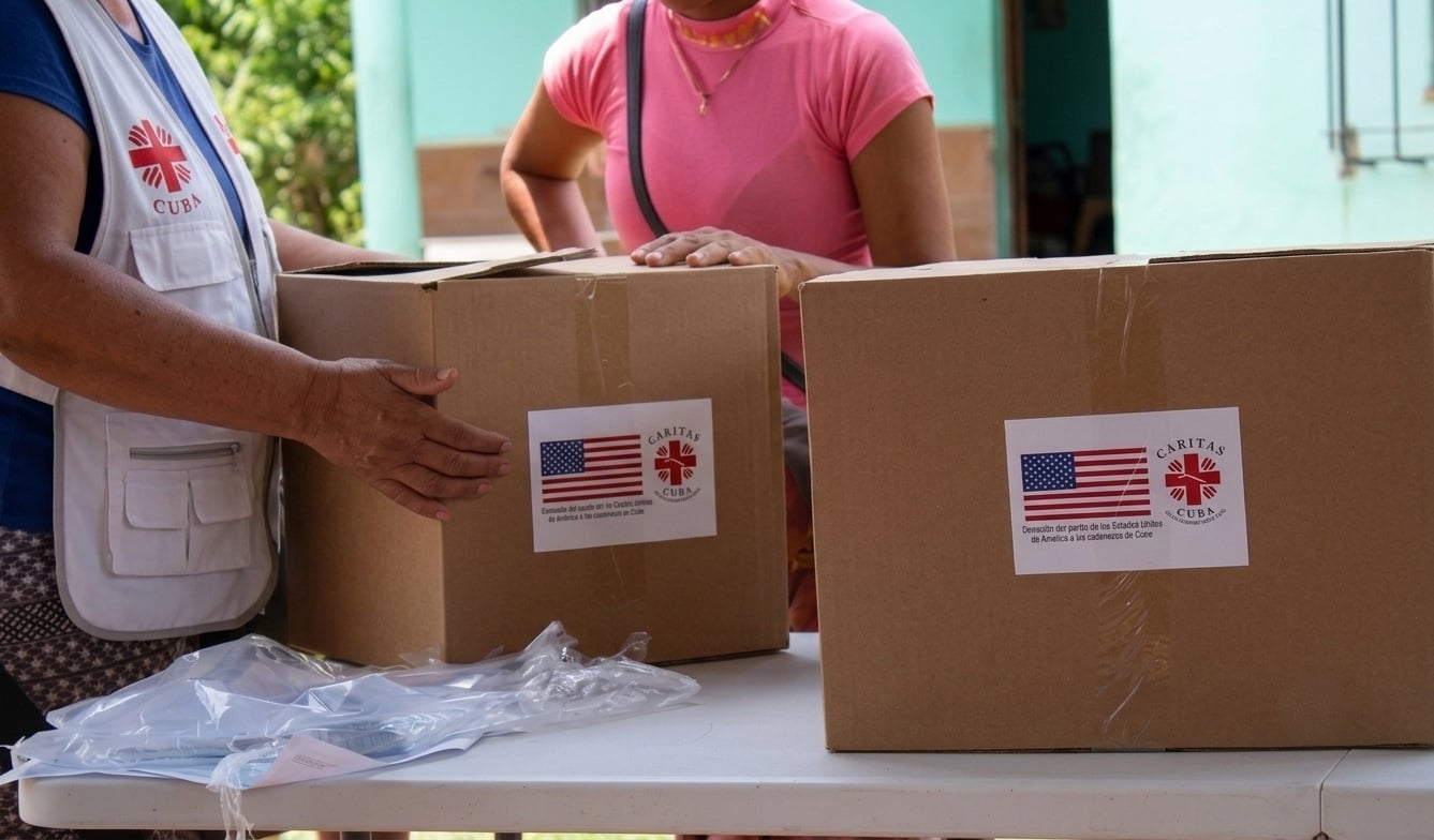 Entrega de los paquetse de comida e higiene de EEUU en Cuba