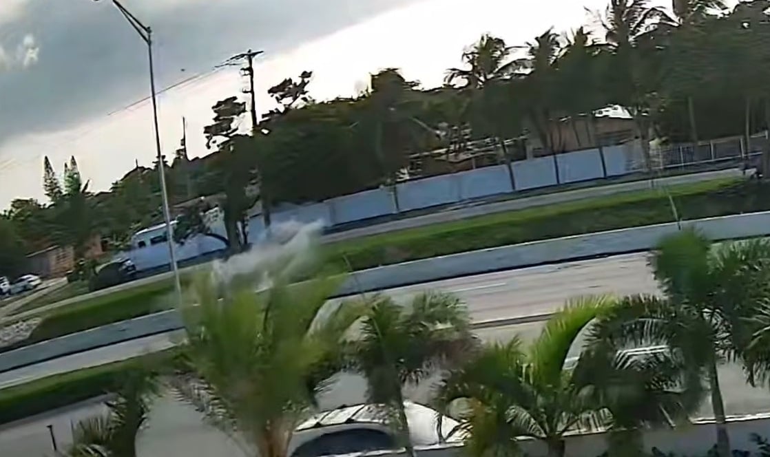 Cámara capta el momento de la caída de un coche a un canal de Hialeah