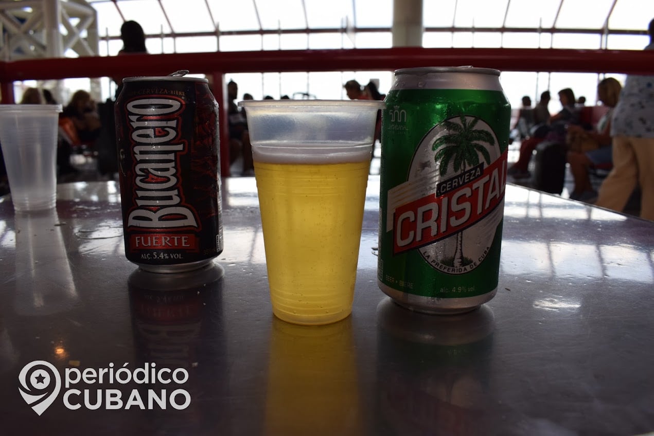 Ilustrativa de una cerveza Cistal en Cuba.