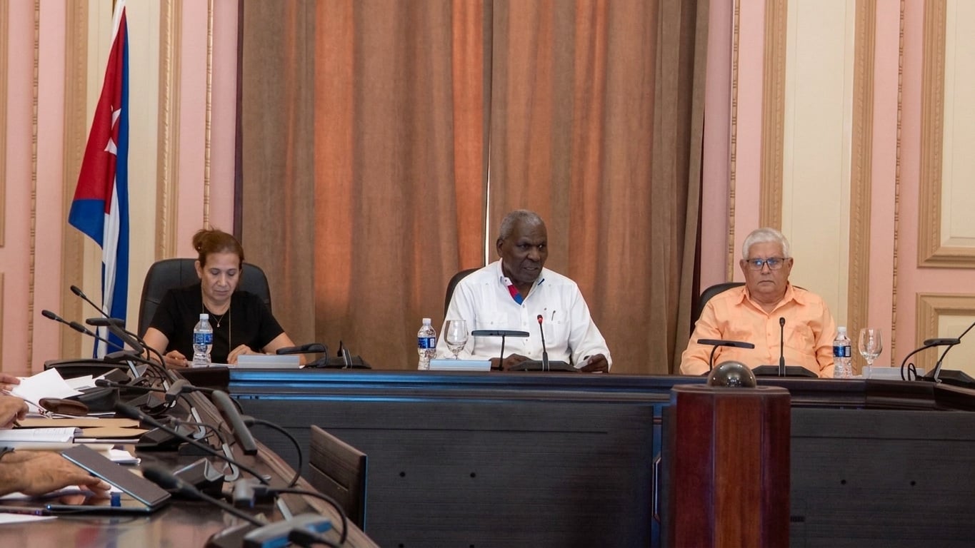 Cuba aprueba dos decretos como parte de sus nuevas reformas económicas