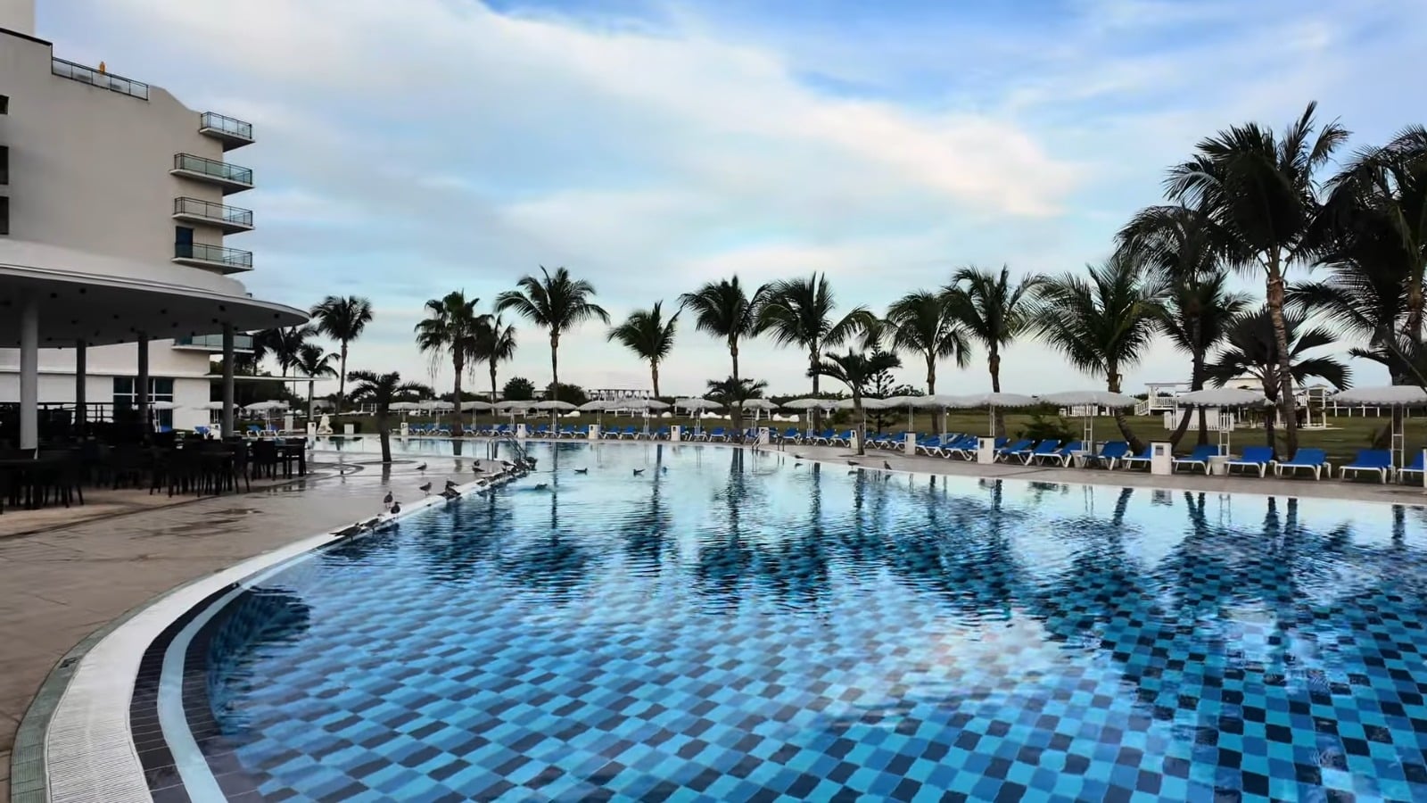 Hoteles abandonados por Meliá siguen abiertos en Cuba