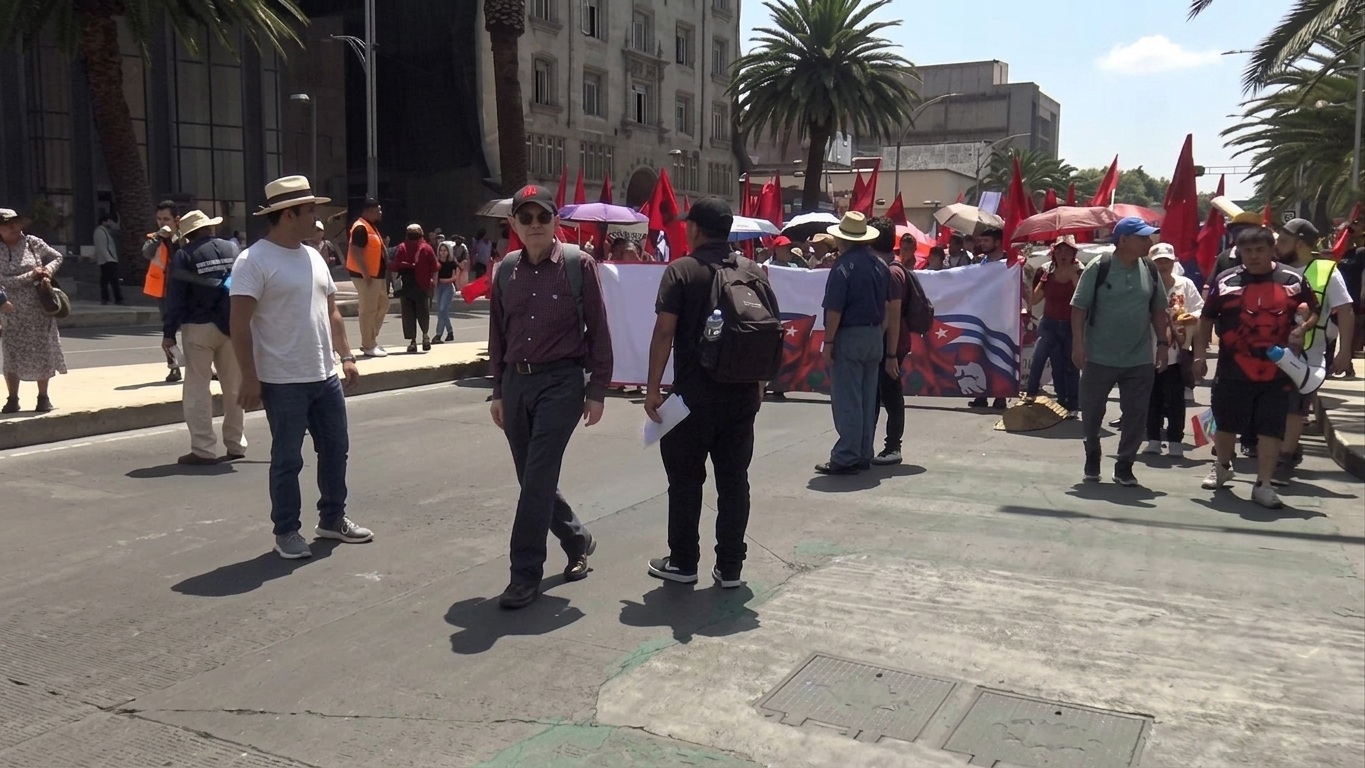 Marcha a favor de gobierno cubano en la Ciudad de México