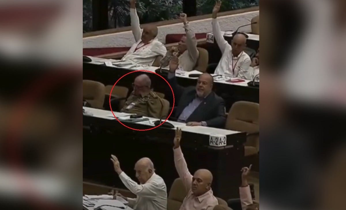 Imagen que muestra al ministro sin participar en la votación.
