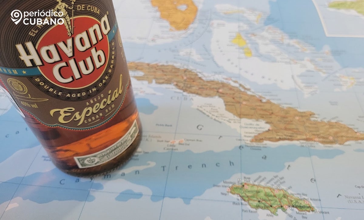 Imagen de una botella de ron cubano.