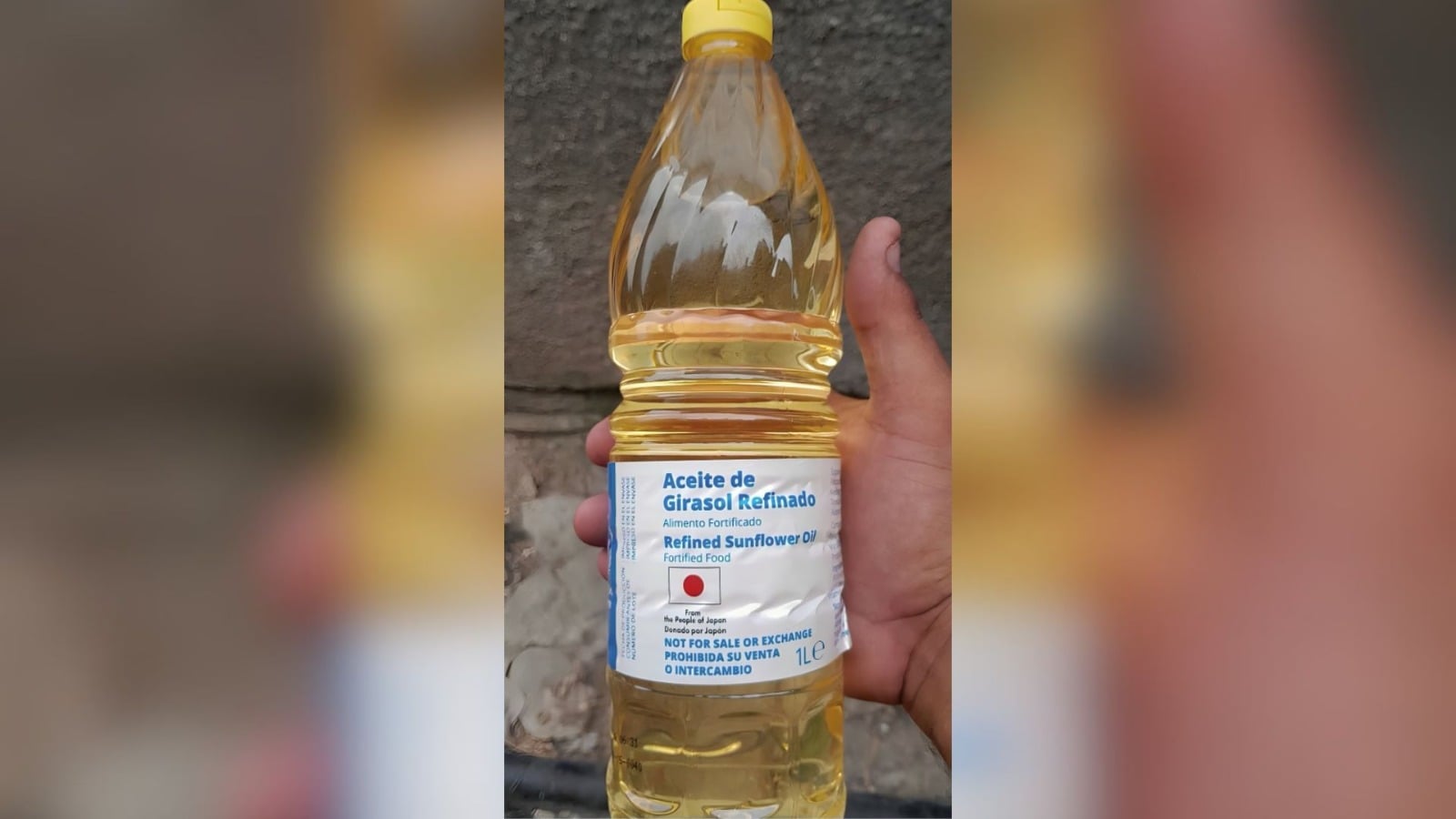 Cubanos exponen en redes la venta de aceite destinado a donaciones en Granma