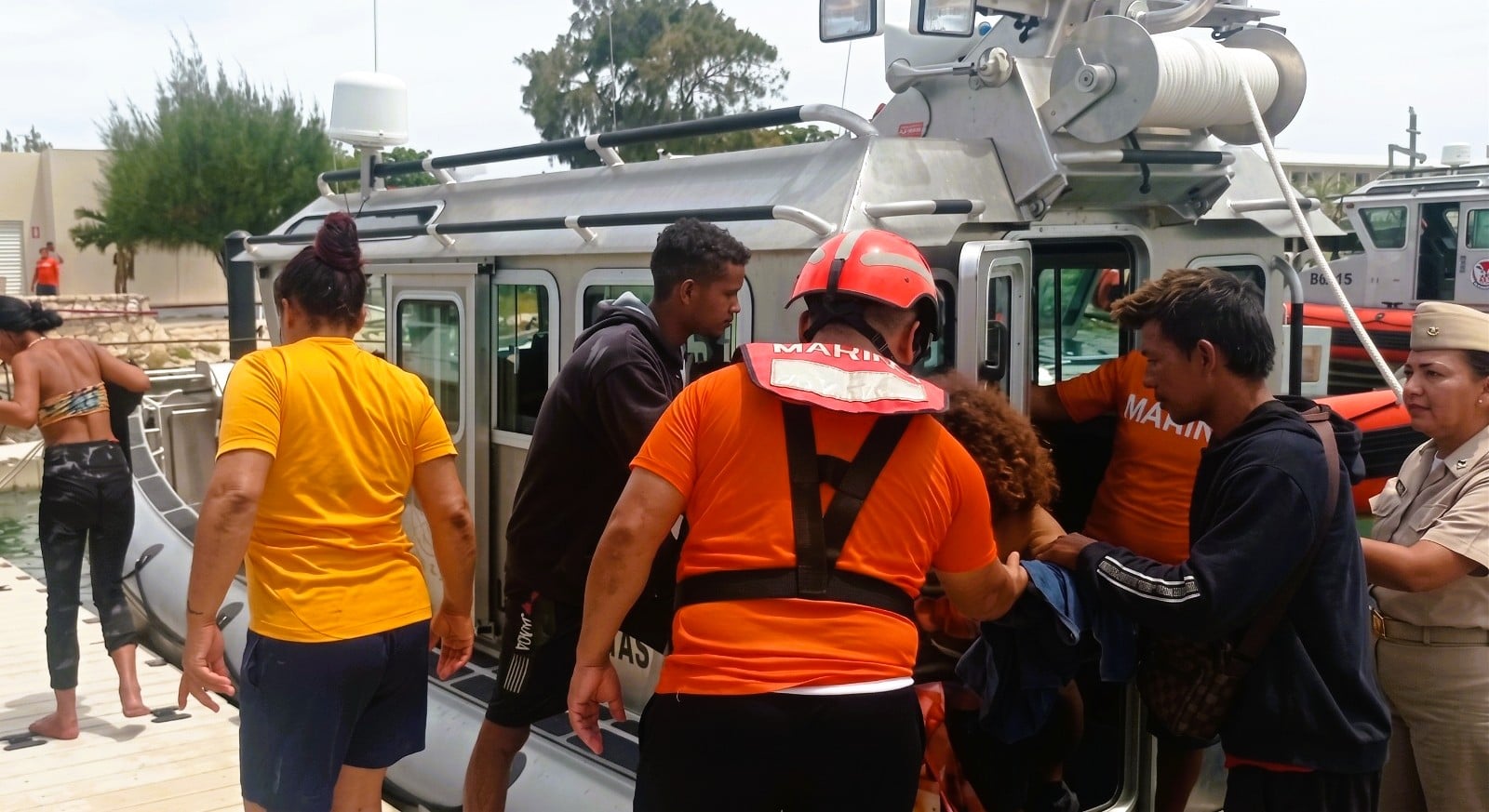 Revelan las primeras imágenes del rescate de 19 balseros cubanos en aguas mexicanas