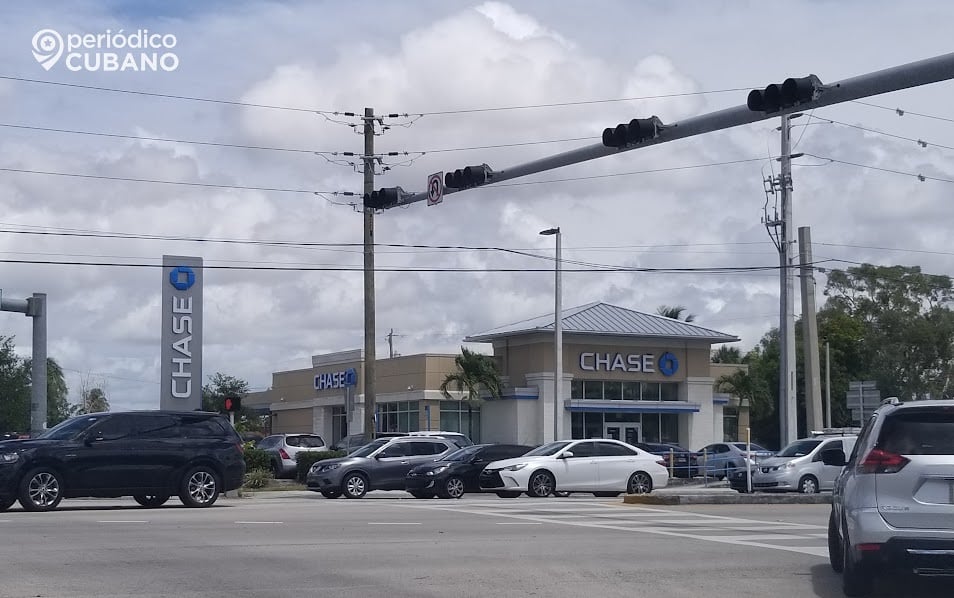 Fotografía que muestra un banco Chase en Florida.