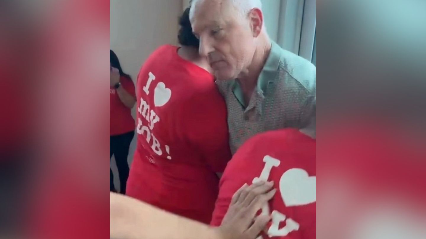 Cubanos forcejean para salir de una empresa en Arizona ante el temor de un operativo de ICE