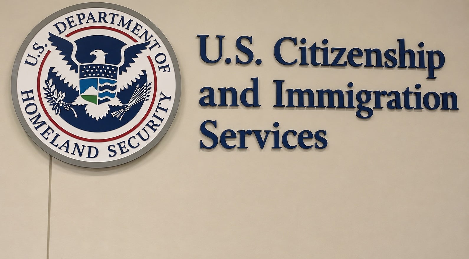 Imagen ilustrativa del logo de USCIS.