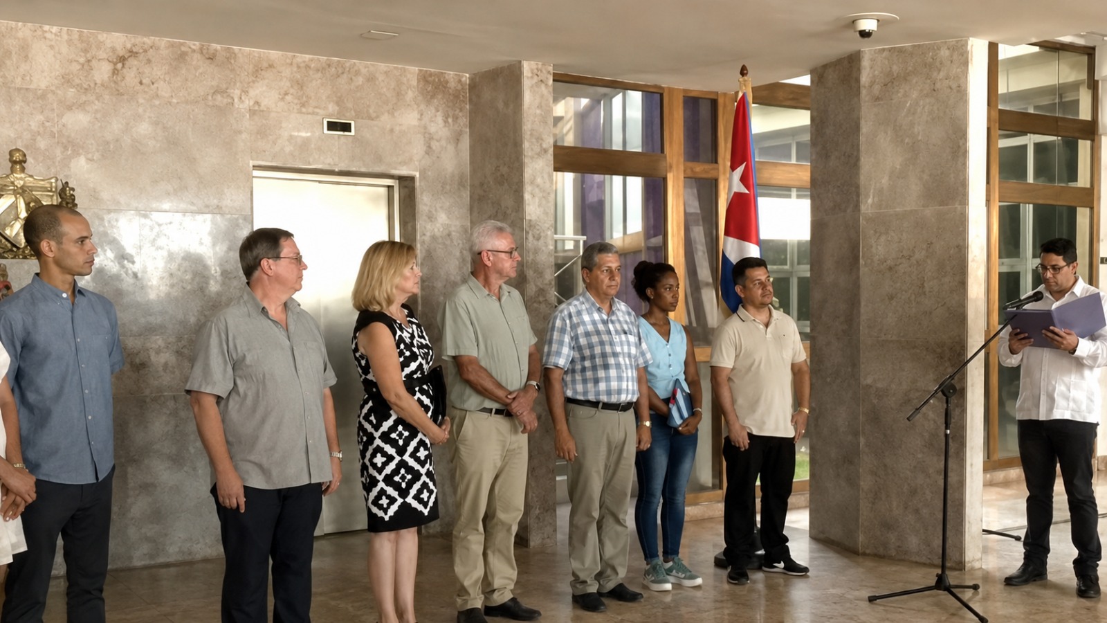 Régimen recibe como héroes a funcionarios expulsados de República Dominicana
