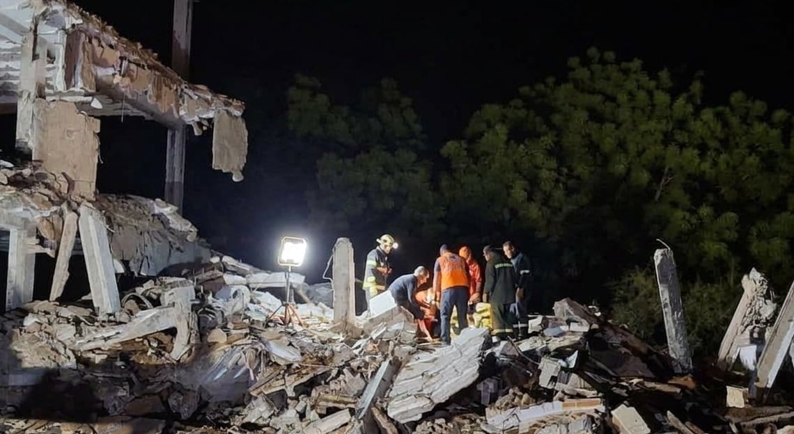 Rescatistas en el derrumbe de Remedios 