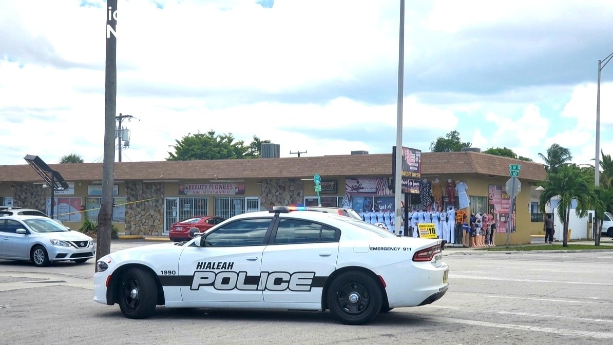 Así ocurrió una persecución tras el robo de un vehículo en el Hospital Palmetto de Hialeah