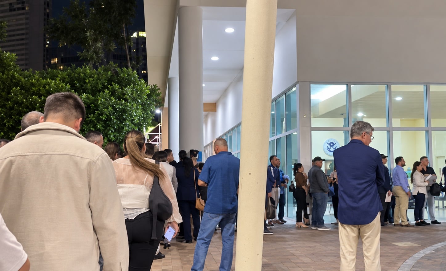Desde hace días, la corte de inmigración de Miami ha experimentado filas interminables.