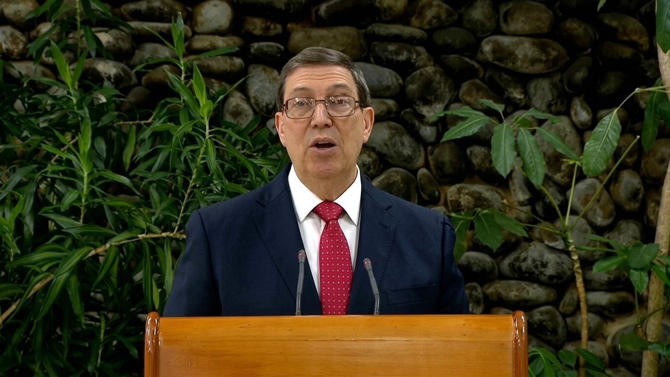 Bruno Rodríguez en una conferencia sobre el embargo