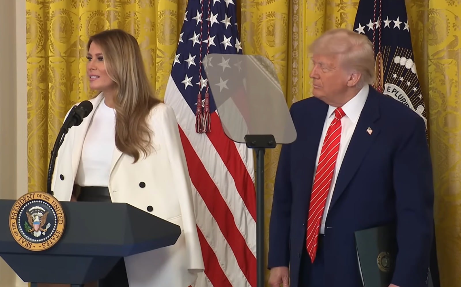 La extraña relación de Trump con su asistente Natalie Harp suma otro capítulo