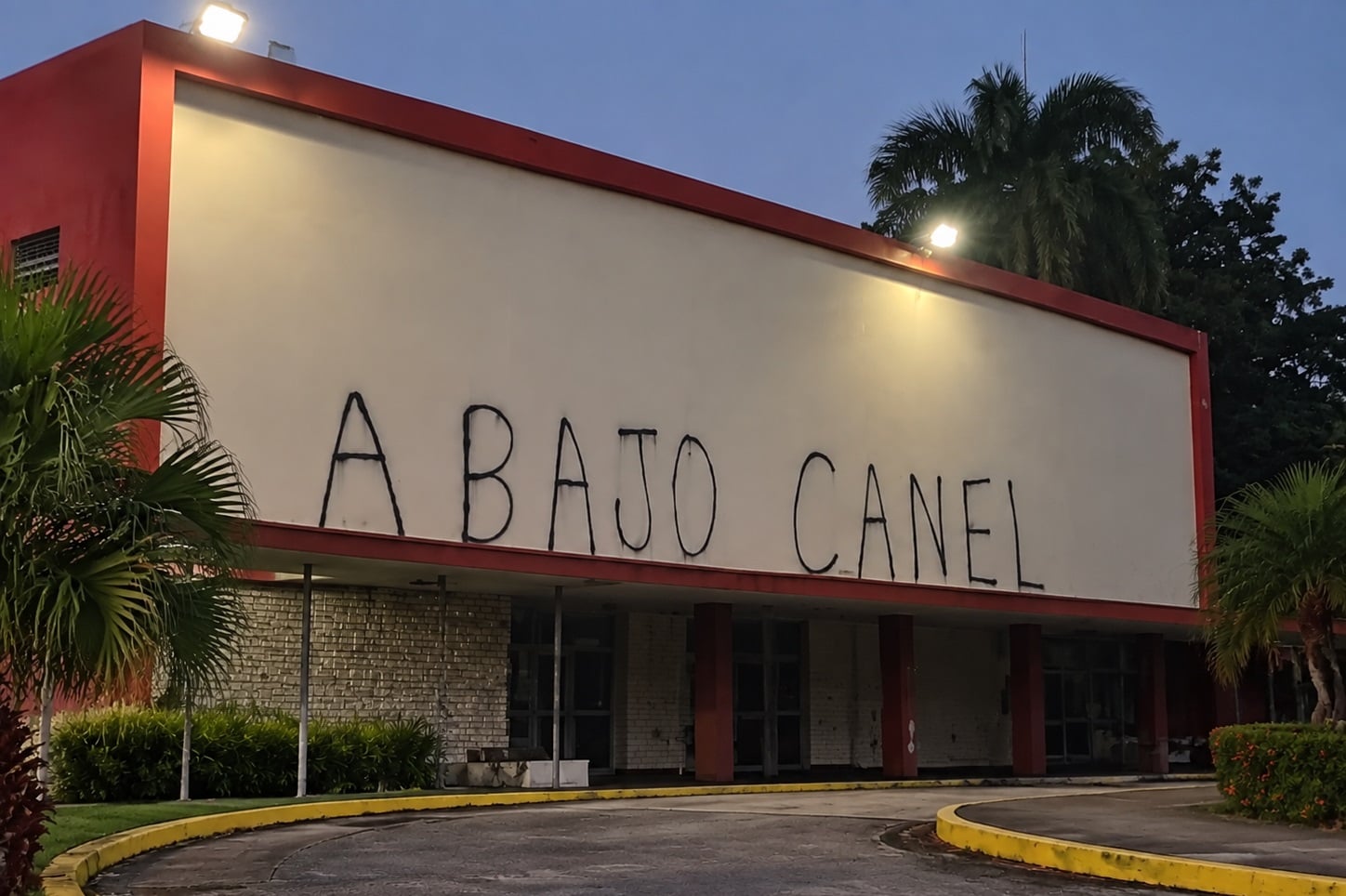 Grafiti contra Canel y el PCC.