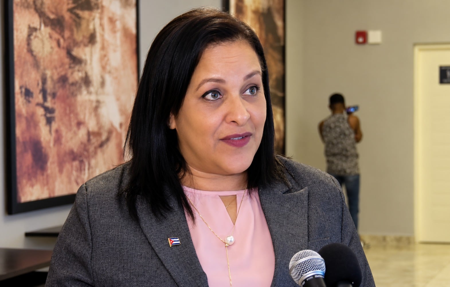 Los privilegios de la hija de la ministra cubana de Comunicaciones en Europa