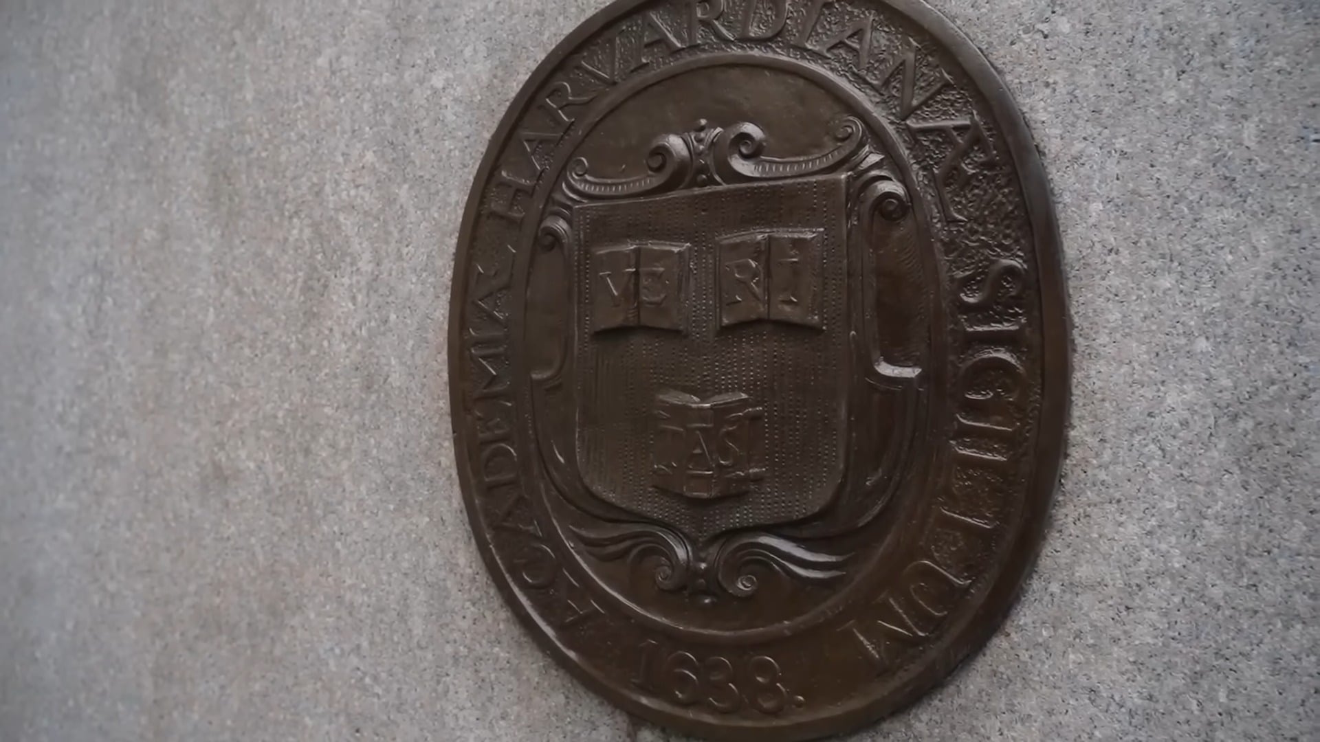 Escudo de Harvard.