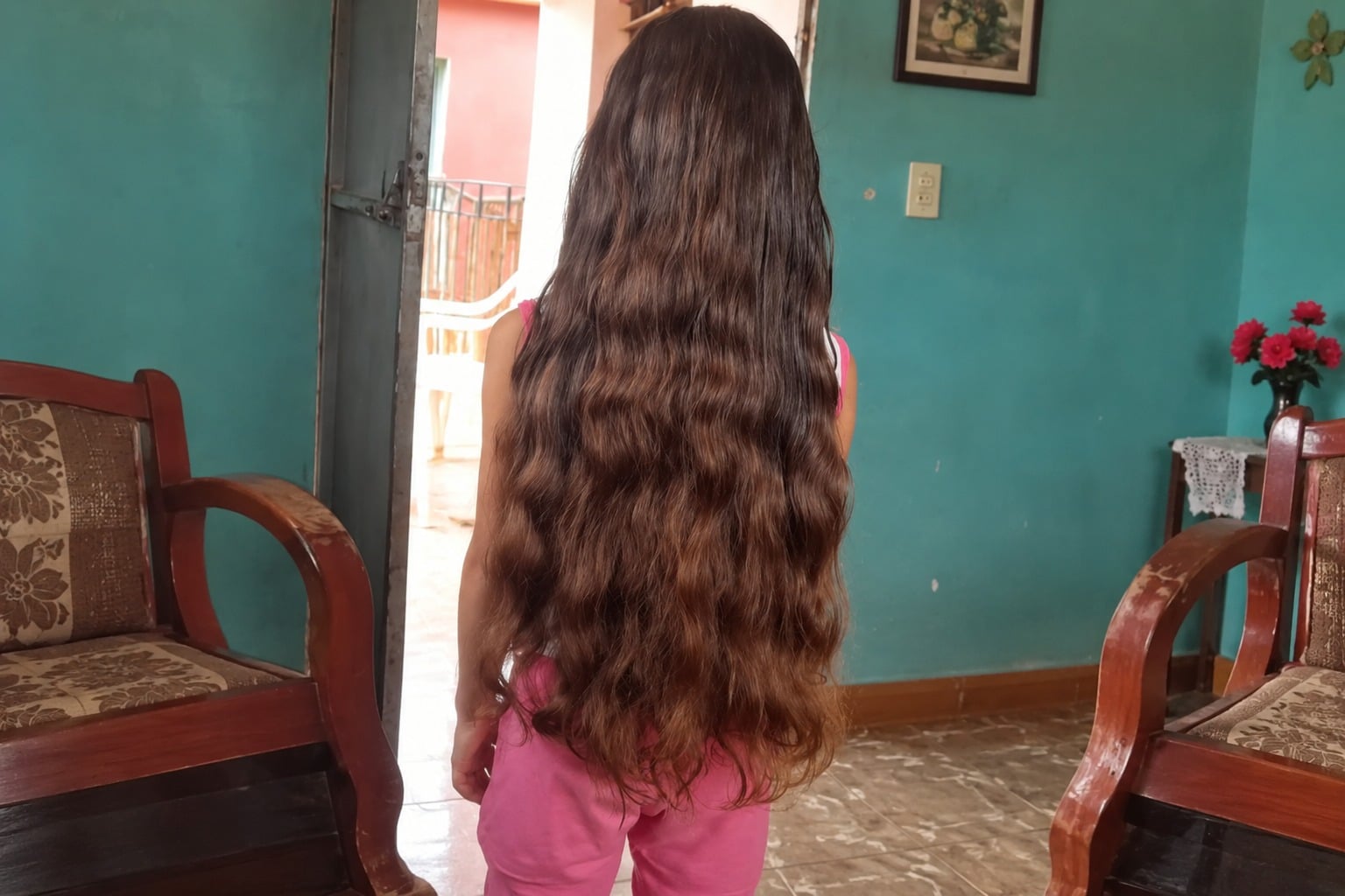 Niña cubana pone en venta su cabello para comprar un ventilador eléctrico