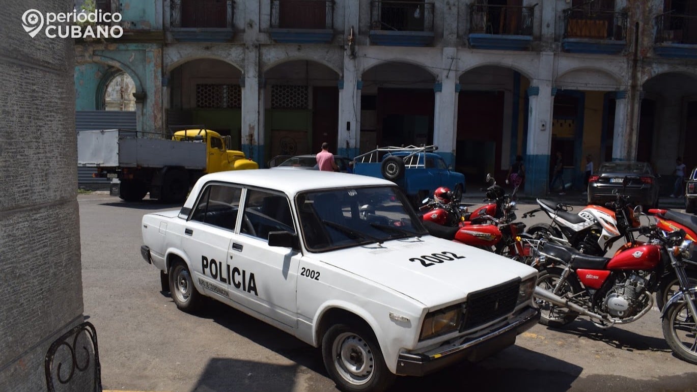 Patrulla de la policía cubana en La Habana