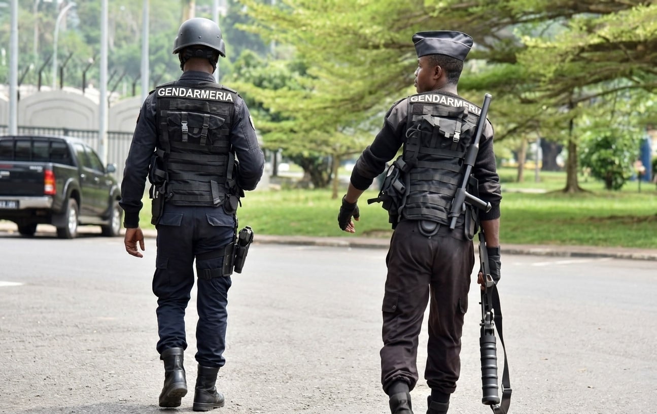 Policías de Guinea Ecuatorial apuntaron con rifles a cubanos deportados por EEUU