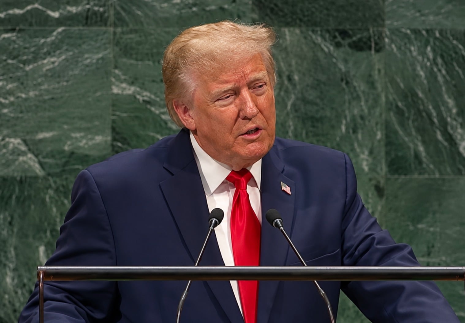 Trump lanza advertencia militar para América Latina y dice ante la ONU que Cuba “va a caer”