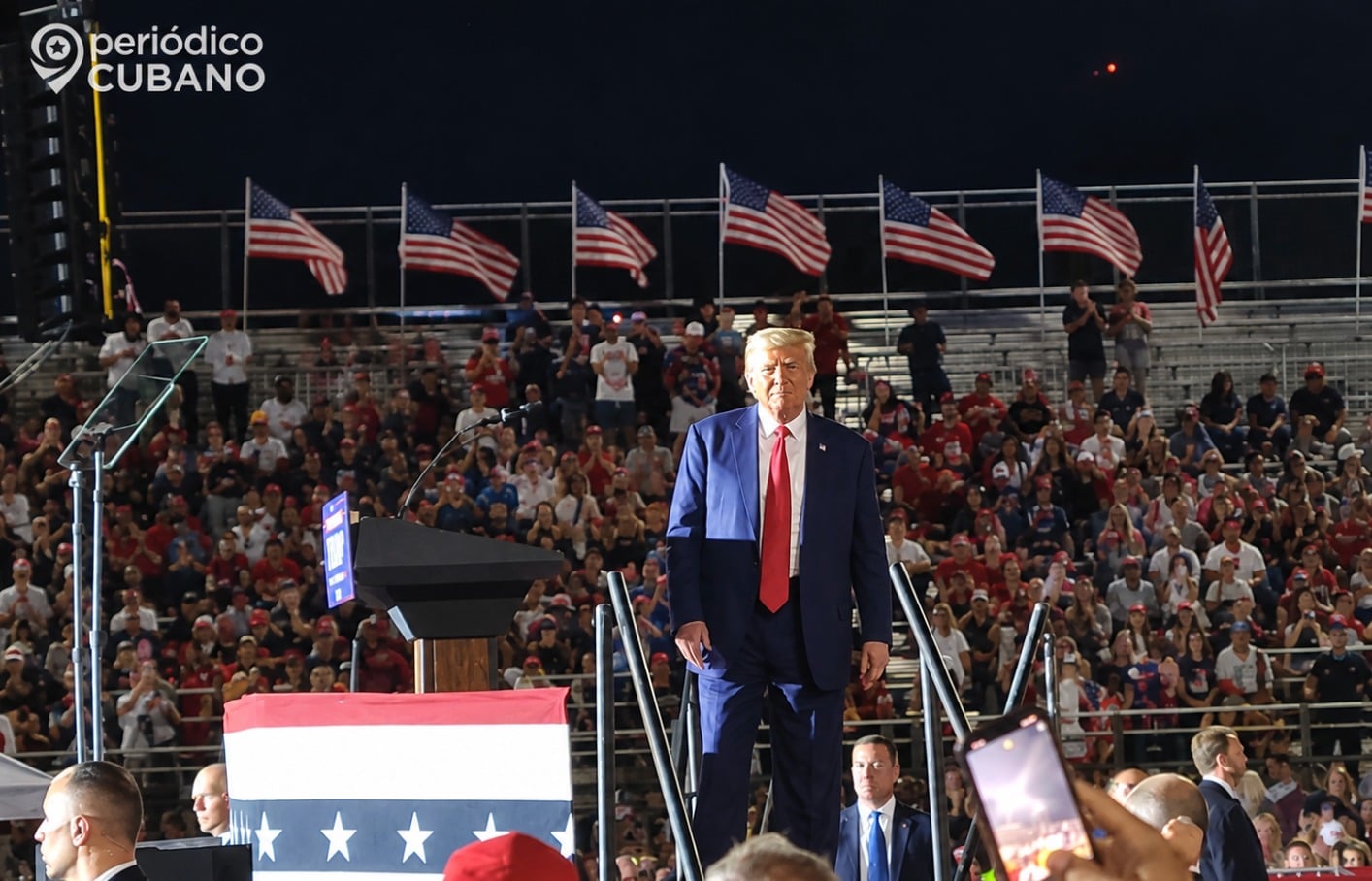 Trump revela su insólita playlist en el Air Force One y sorprende a periodistas