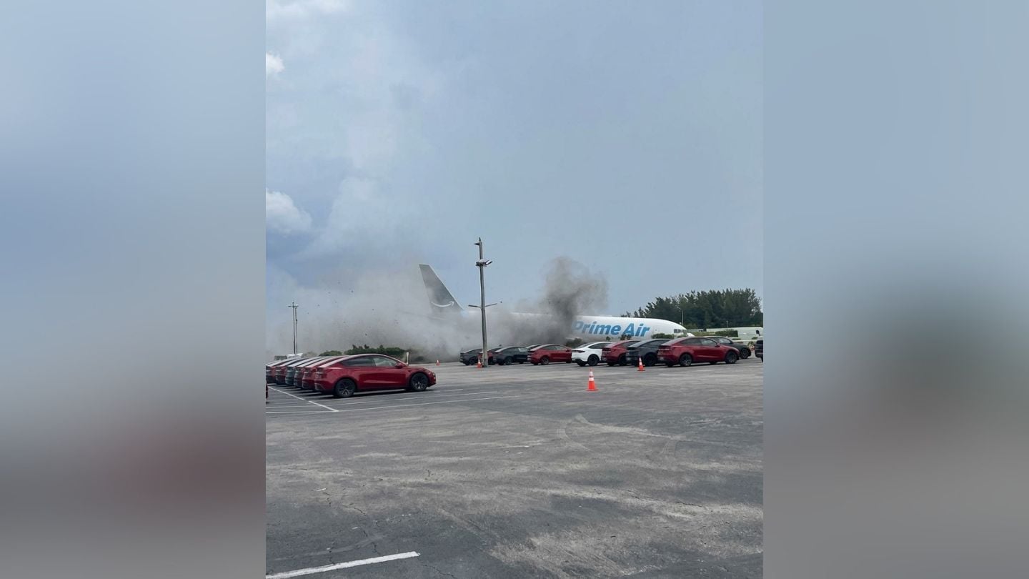 Videos muestran momentos del accidente de un avión de Amazon en Miami
