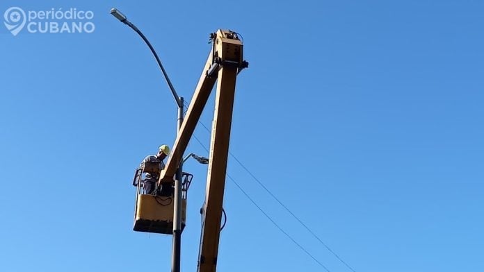 Muere liniero cubano en Cienfuegos y su compañero queda grave tras accidente durante obra eléctrica