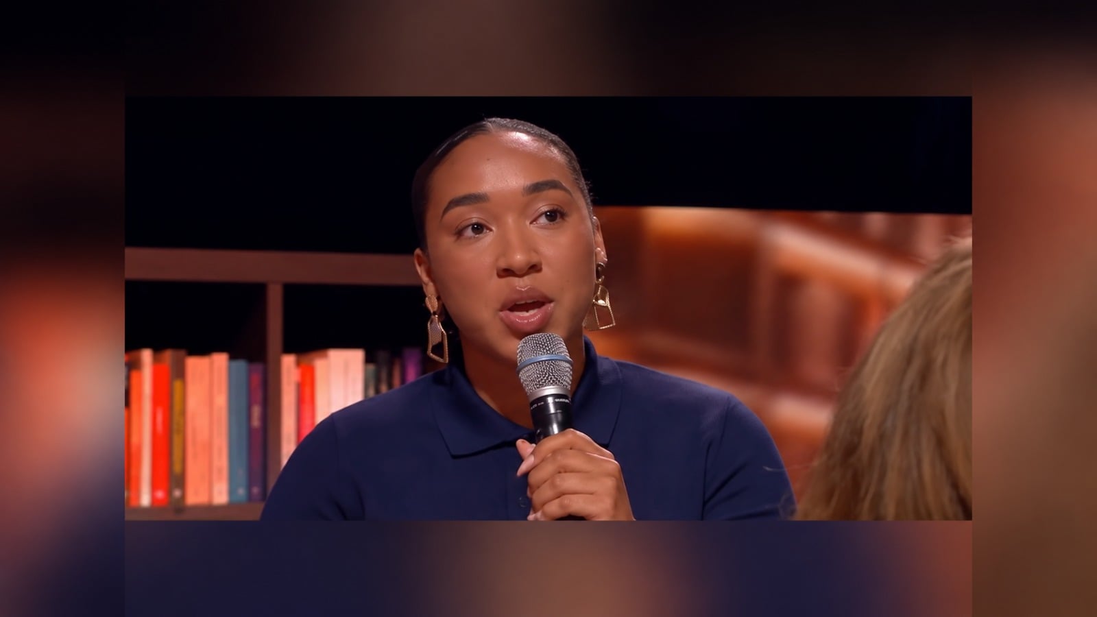 Joven cubana confronta a líder comunista francés por su apoyo a Díaz-Canel durante debate televisivo