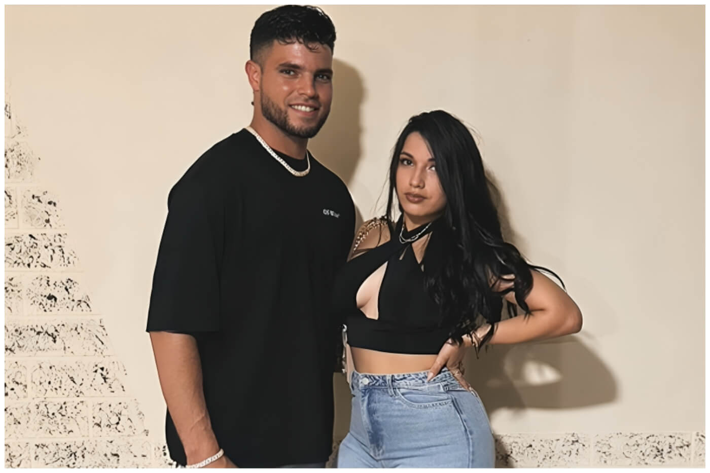 Pelotero cubano Héctor Mendoza y su hermana.