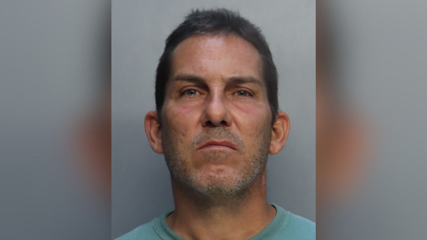 Acusado en Miami-Dade por lanzar dos pájaros contra una mujer