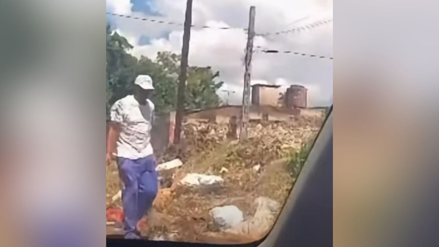 Graban al excampeón olímpico de boxeo Félix Savón recogiendo comida en la calle