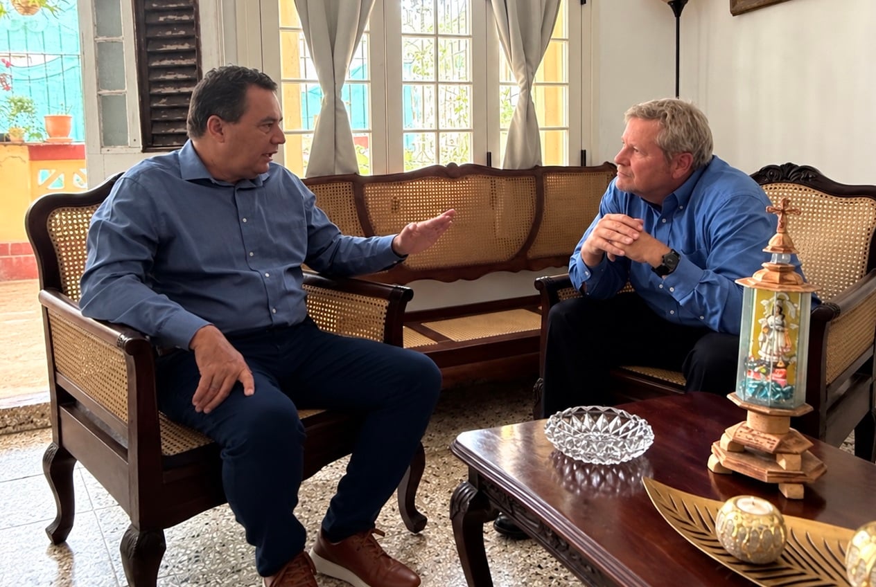 El Jefe de Misión de EEUU, Mike Hammer, se reunió recientemente con Ángel Santiesteban Prats, quien fue elegido Soberano Gran Comendador del Supremo Consejo del Grado 33 en Cuba.