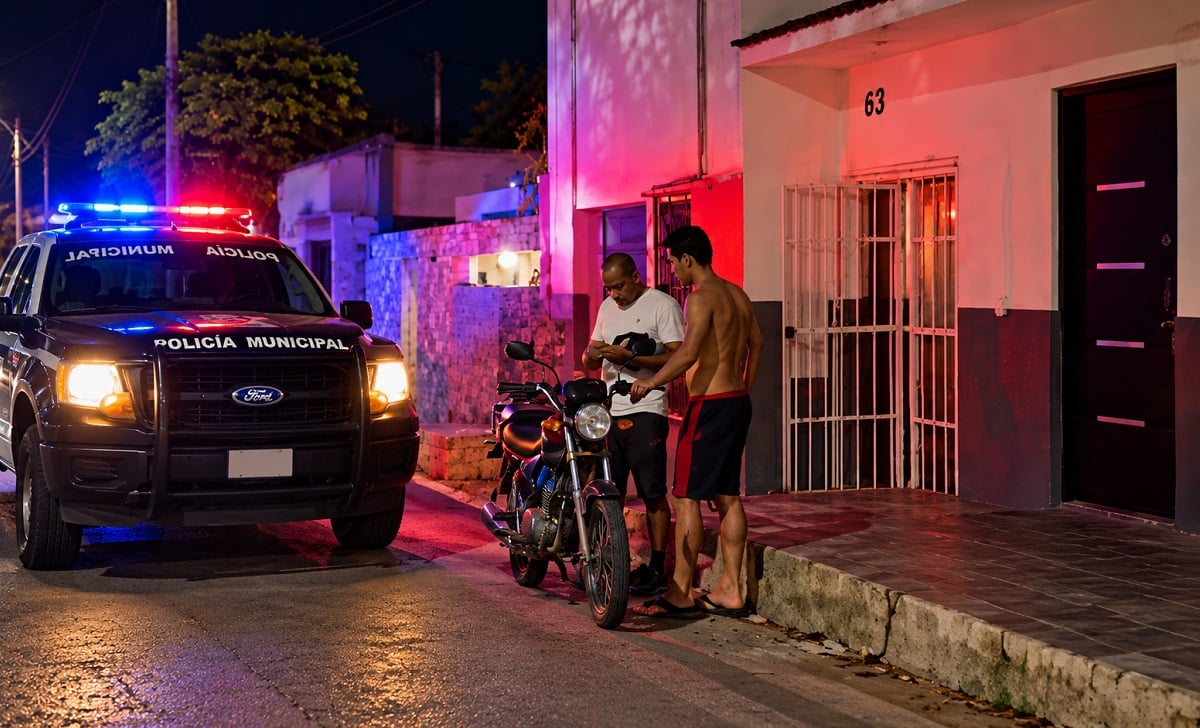 Balean vivienda usada supuestamente para albergar migrantes cubanos.